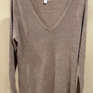 New York & Company V-Neck Sweater in Taupe